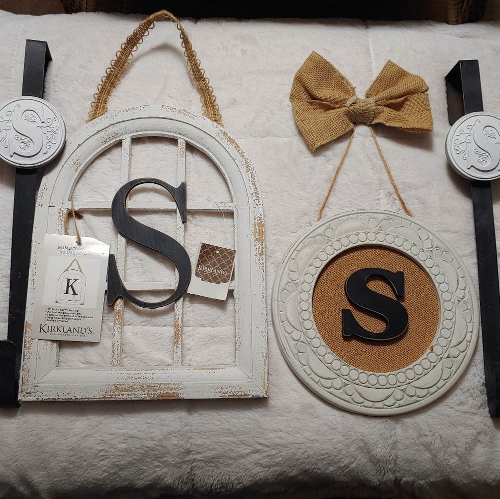 NWT 4 piece S Monogram home decor.